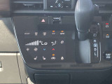 ◆エアコン◆温度の設定をしてAUTOボタンを押すだけ簡単。車内を快適な温度に保ってくれます