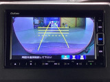 バックをするとき自動でリアの様子が映る『リアカメラ』付き! 画面で確認しながらバックが出来るので駐車の時も安心です。