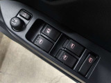 運転席から左右のドアミラーの開閉が可能です♪駐車場でのドアミラーの折り畳みが簡単です♪