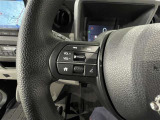 【ステアリングスイッチ】運転中に視線を前に向けたまま画面の操作できます。