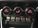 オートエアコン付きなので一度、気温を設定すれば自動的に過ごし易い温度に調整してくれますよ。 車内をいつでも快適空間にしてくれます。