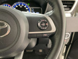 前方の車との車間を設定し、スピードを上げたり緩めたりを自動で行ってくれる追尾式の「レーダークルーズ」。上級装備の一つです!高級車にしかつかない嬉しい機能です。
