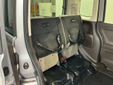 座面を跳ね上げるチップアップ機能付き☆高さのあるお荷物も積むのにとても便利です♪