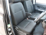 【運転席】しっかりとしたシートで長時間運転でも疲れづらいです★