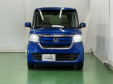 LEDヘッドライトを装備しています。LEDヘッドライトはとても明るく、雨の日や夜間走行も安全・安心です。オートライトコントロール付きで周囲の明るさに応じて自動で点灯・消灯します