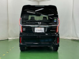 後席の窓には外から車内が見えにくくなるプライバシーガラスを採用。周りを気にせずリラックスして過ごせます