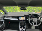 Audiのインテリアはエクステリア同様、優れたデザイン性とクオリティ、そして機能性を兼ね備えております。