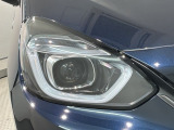 LEDヘッドライトは、点灯の瞬間から最大光量を発揮し、突然暗くなるトンネルなどでの安定感を高めます。