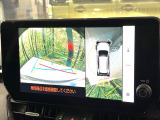 【パノラミックビューモニター】専用のカメラにより、上から見下ろしたような視点で360度クルマの周囲を確認することができます☆死角部分も確認しやすく、狭い場所での切り返しや駐車もスムーズに行えます。