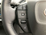 運転中、オーディオの操作をしてて、ハッとしたことはありませんか?ステアリングスイッチは、運転中でもハンドルでオーディオの操作が可能です。安全なドライブをサポートします。