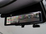 車両後方を映し出します・スマートルームミラー装備です。
