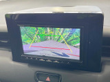 【バックカメラ】駐車時に後方がリアルタイム映像で確認できます。大型商業施設や立体駐車場での駐車時や、夜間のバック時に大活躍!運転スキルに関わらず、今や必須となった装備のひとつです!