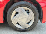 タイヤサイズは、155/65R14です!鉄ホイールに、おしゃれなホイールカバーが付いています!