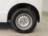 純正のスチールホイール装着車です。