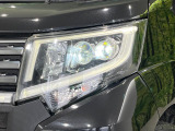 【LEDヘッドライト】悪天候や夜間走行時も良好な視界を確保し安心して運転できる高輝度LEDヘッドライトを装備!点灯速度が早く、消費電力も抑えられています。