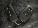 電子カードキーを携帯していれば、ドアハンドルやバックドアのリクエストスイッチを押すだけでドアの施錠・解錠が出来ます♪もちろん 遠隔操作も可能です!盗難防止のイモビライザー機能装備ですよ ☆