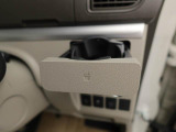 カップホルダーは運転席や助手席からちょうど手の届く位置です!!