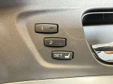 【運転席ポジションメモリー付パワーシート】ワンタッチで記憶させていたシートの前後・リクライニングはもちろん、シートリフターも備えます☆快適なドライブをお楽しみ下さい♪