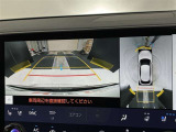 バックカメラの他に上から見下ろしたような画像が見れるアラウンド(全方位)モニター。前後左右を把握できる、すごい機能が装備されています!