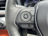ステアリングスイッチ付き。前方から目を離すことなく操作することが可能です。