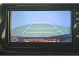 バックガイドモニターで、後方を確認しながら安心して駐車することができます。運転初心者も熟練者も必須の機能ですよ!