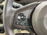 ステアリングにオーディオ操作スイッチが付いています。オーディオ画面に直接タッチしなくても操作が出来ますので、運転に集中できます。