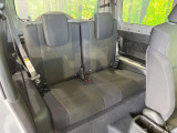 後部座席も気になるようなキズ・汚れやへたり等、大きなダメージはなく、良好な状態です。