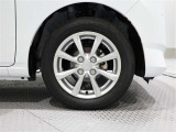 タイヤサイズは(155/65R14)で社外アルミホイールです。