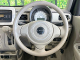 インテリアに合わせたデザインのステアリングは、運転される方のことも考え、運転しやすい形状、大きさです。是非一度、実際に触ってお確かめください。