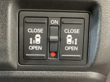 【両側パワースライドドア】両側がパワースライドドアになっており、運転席のスイッチやスマートキーでも開閉が可能です!開口部も広いので乗り降りも楽々♪
