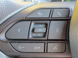 ブルートゥースに接続すれば、スマホに入れている音楽が聞けたり運転中に電話がかかってきてしまった場合もハンドルから電話を取ることができます!