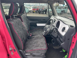 女性の方ももちろんですが、運転席側、助手席側の足元スペースが広いので男性の方が運転しても窮屈になりにくいですよ!