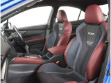 長時間の運転も疲れにくいフロントシート!体をしっかり支えてくれて運転がしやすい形状です!!