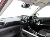 ダイハツのお店では、ダイハツ車を知り尽くしたプロフェッショナルが、専用の診断機器を使って各システムを点検しております。