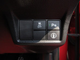 パーキングセンサーや横滑りを防ぐVSA等のスイッチ類は運転席の右側、手の届きやすい位置にあります。