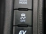 VSC(滑りやすい路面での横滑りを抑え車両の安定性を保つための機能)搭載ですが、雪道などから脱出する時はOFFすると脱出しやすくなる場合があります