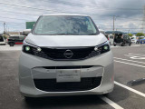 ヘッドライトは明るいLEDタイプです