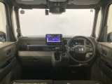【前方視界】開放的な前方視界!運転がしやすく疲れにくいです♪窓が大きく、見通しがとっても良いおクルマですよ♪