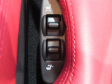パワーシート搭載。微妙な調整が手軽にでき、ピッタリの最適なポジションで運転することが可能です。