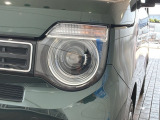 LEDヘッドライトは、点灯の瞬間から最大光量を発揮し、突然暗くなるトンネルなどでの安定感を高めます。