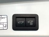 【パワーバックドア】スマートキーや運転席のボタンを押すだけでリアゲートが自動で開閉します!荷物を持っている時や、高い位置にあるバックドアを閉める際に便利な機能です♪