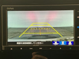 【バックカメラ】運転が苦手な方も車庫入れラクラクです!ギアをリバースに入れれば自動的に切り換わりますので、面倒な操作は不要です♪狭い駐車場もお車を傷つけず安心ですね!