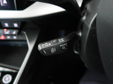 アダプティブクルーズコントロール機能搭載。前方の車両の速度に合わせて車間距離を一定に保ち、自動的にアクセル・ブレーキを調整します。