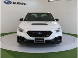 精悍な顔つきのフロントフェイスです。一瞬でこの車の虜になります。