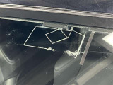 助手席側のフィルムアンテナ(GPSアンテナ)がはがれているので、納車前の点検時にアンテナ交換対応をさせていただきます。