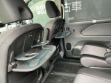 左右後席シートバックテーブル付いてます♪