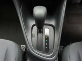 フロアシフトのCVTオートマチック車です。