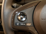 【ステアリングリモコン】ステアリングにオーディオ調節可能なスイッチが装備されていますので運転中でも視線をそらさずにオーディオの調節が可能です!