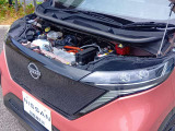 納車以降、お車のメンテナンスは自宅近所の日産サービス拠点にて承ります。専門の教育を受けたサービスフロント&メカニックが無料1ヶ月点検から法定/車検整備、万一の故障・不具合の修理まで全て担当いたします。