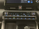 エアコンの操作部にシートヒーターのスイッチも並びます。